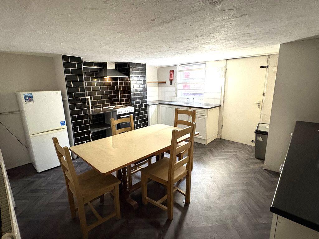 House in Leeds, West Yorkshire - View 3