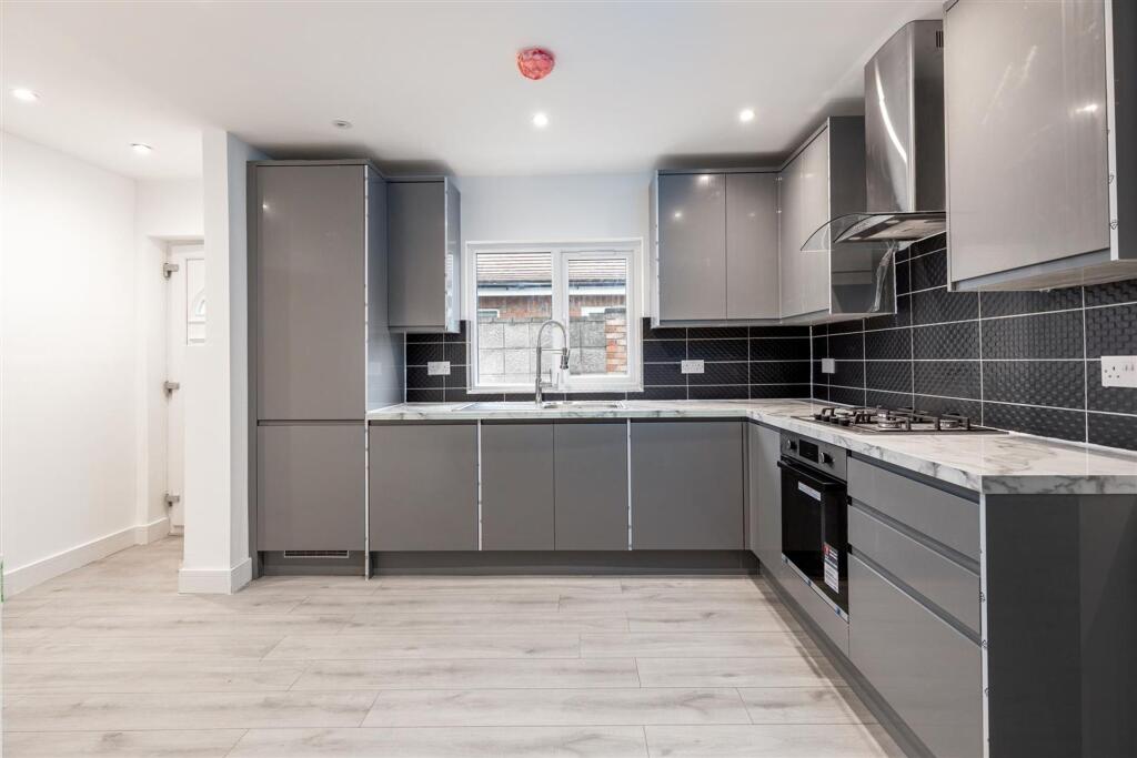 House in London - View 3