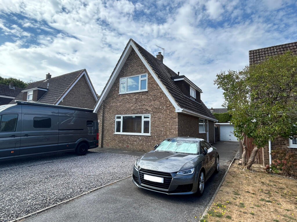 3-bed detached on Mimosa Avenue, Merley, Wimborne, Dorset. BH21, £495,000