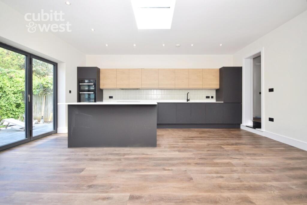 House in Peacehaven - View 3