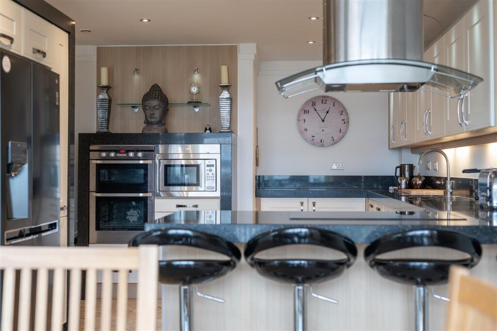Apartment in Poole, Canford Cliffs - View 5