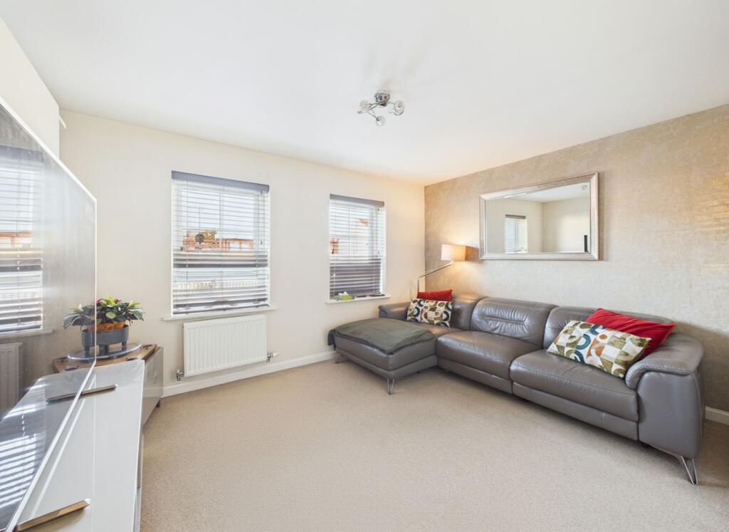4 bedroom town house for sale in Breconshire Gardens, Basford, Nottingham, NG6 - View 6