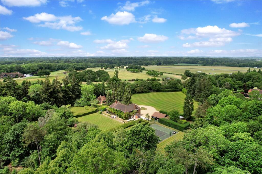 Tilehouse Lane, Denham, Buckinghamshire, UB9 photo 2