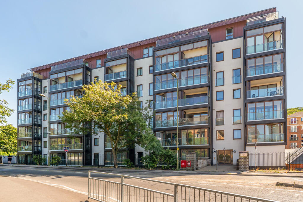 Main image of property: 296 Farnborough Road, Farnborough, GU14