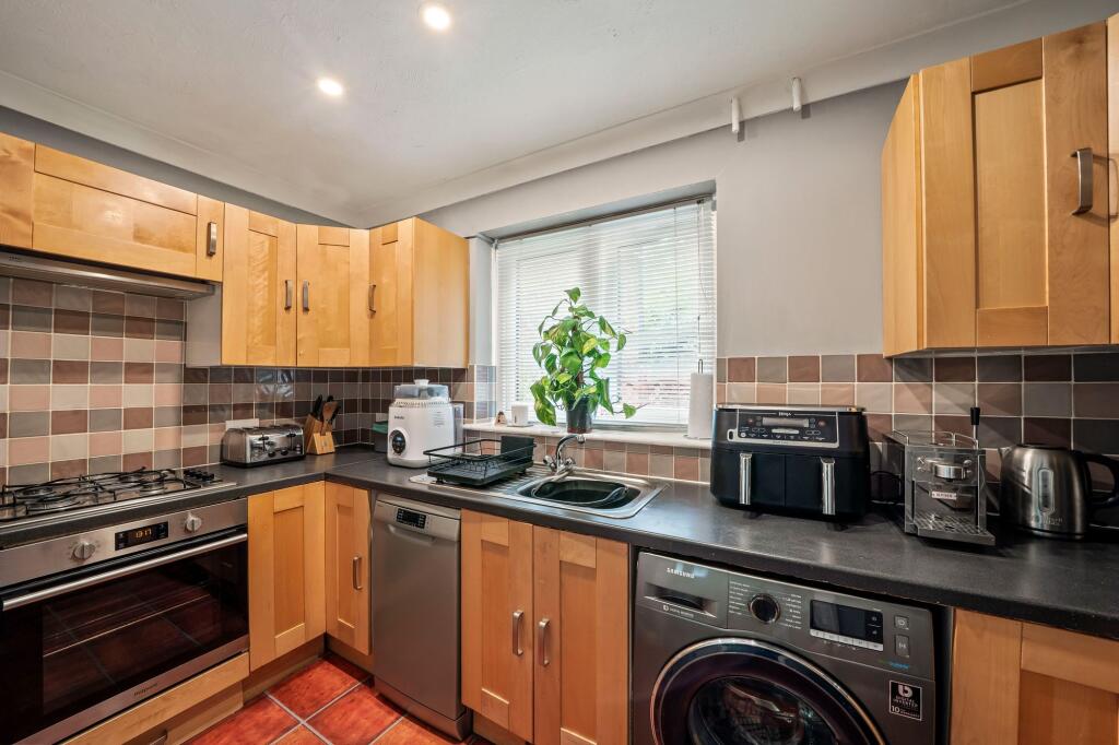 House in Sutton - View 5