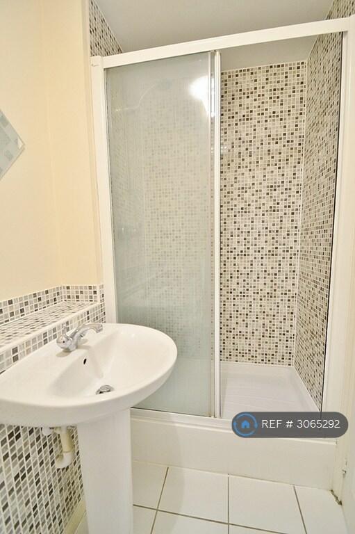 Apartment in Cambridge, Orchard Park - More
