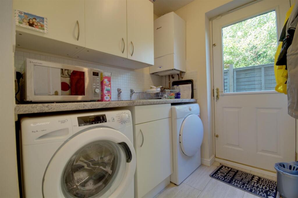 House in Gloucester - View 5