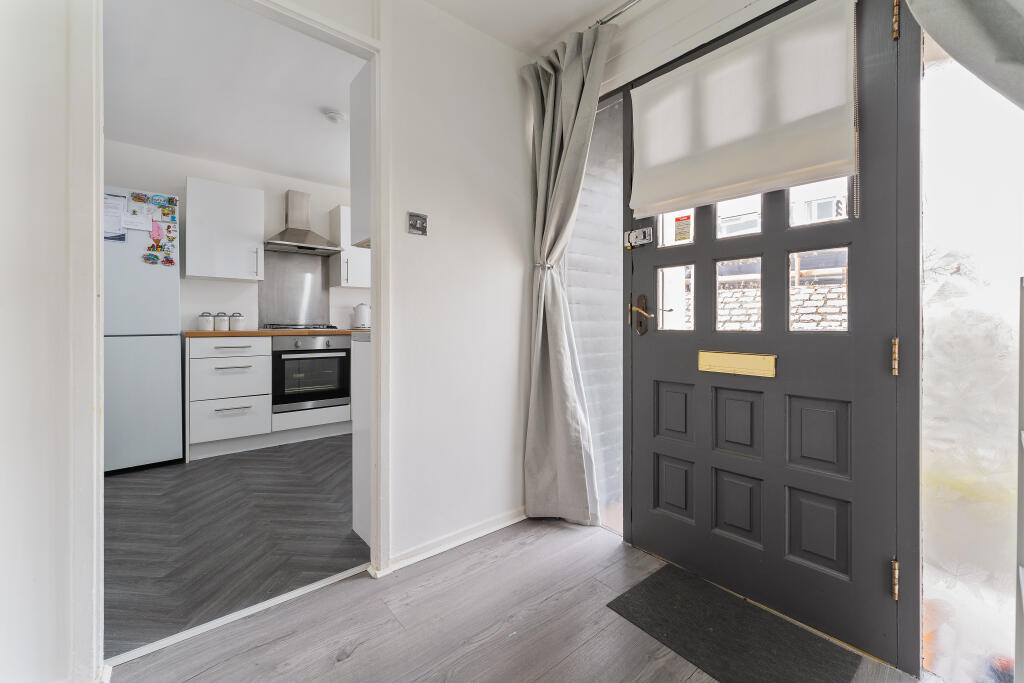House in Cumbernauld, Carbrain - More