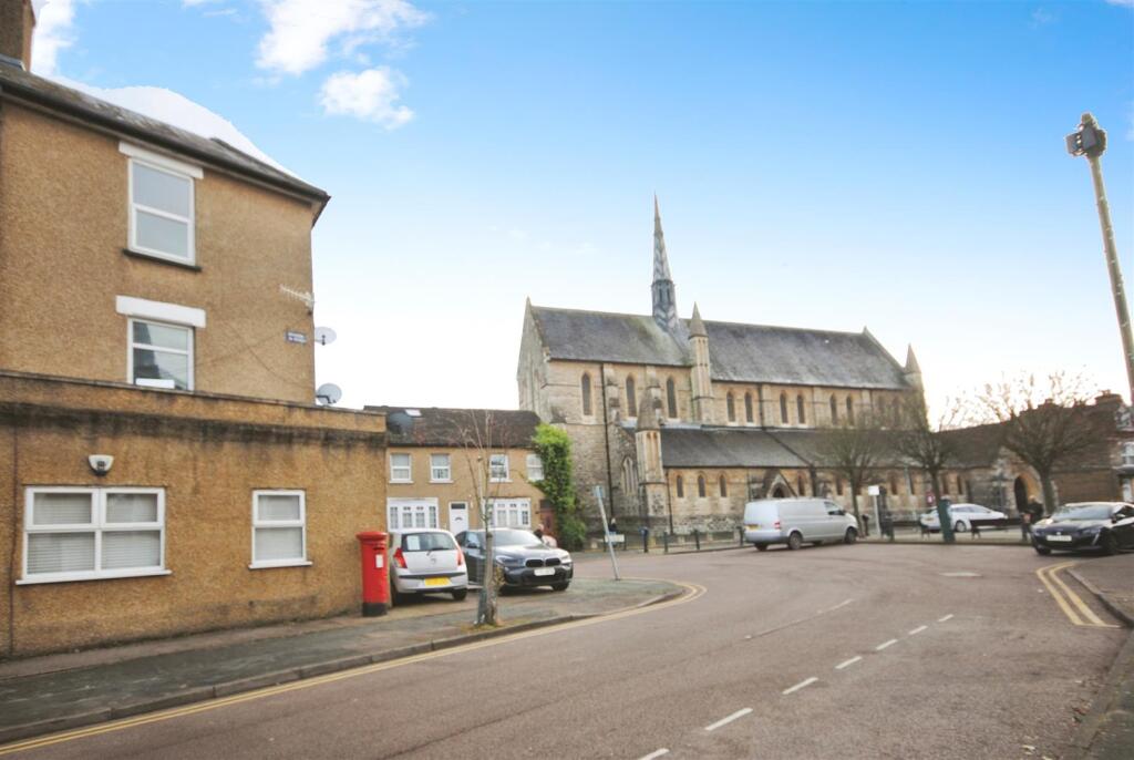 Apartment in Watford - More
