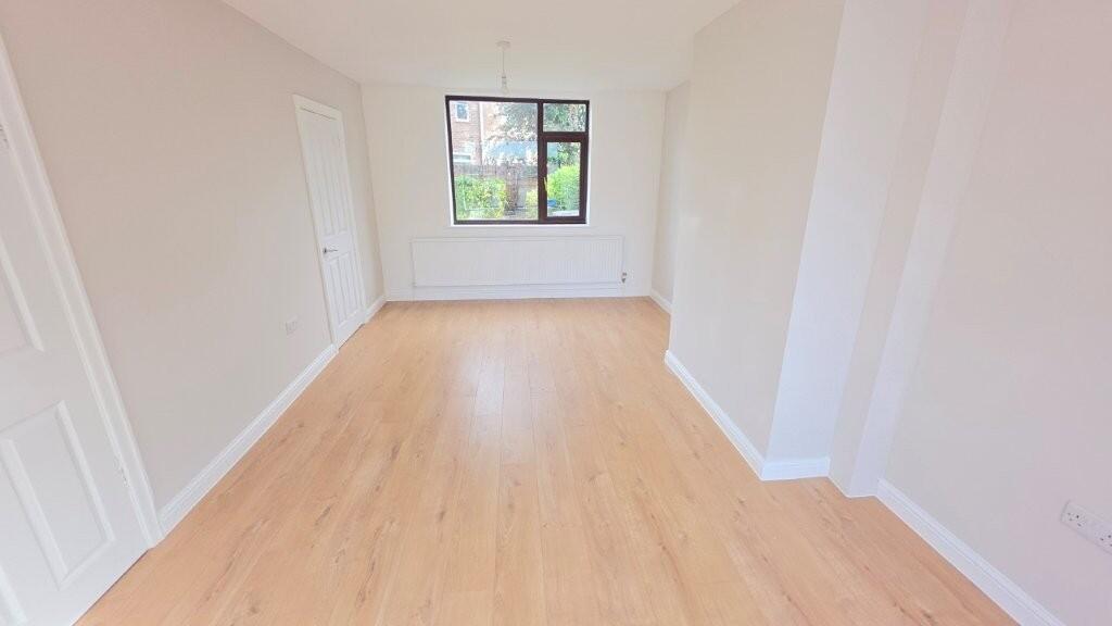 House in Tameside, Fairfield - More