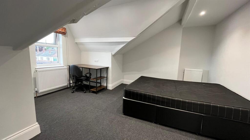 6 bedroom house for rent