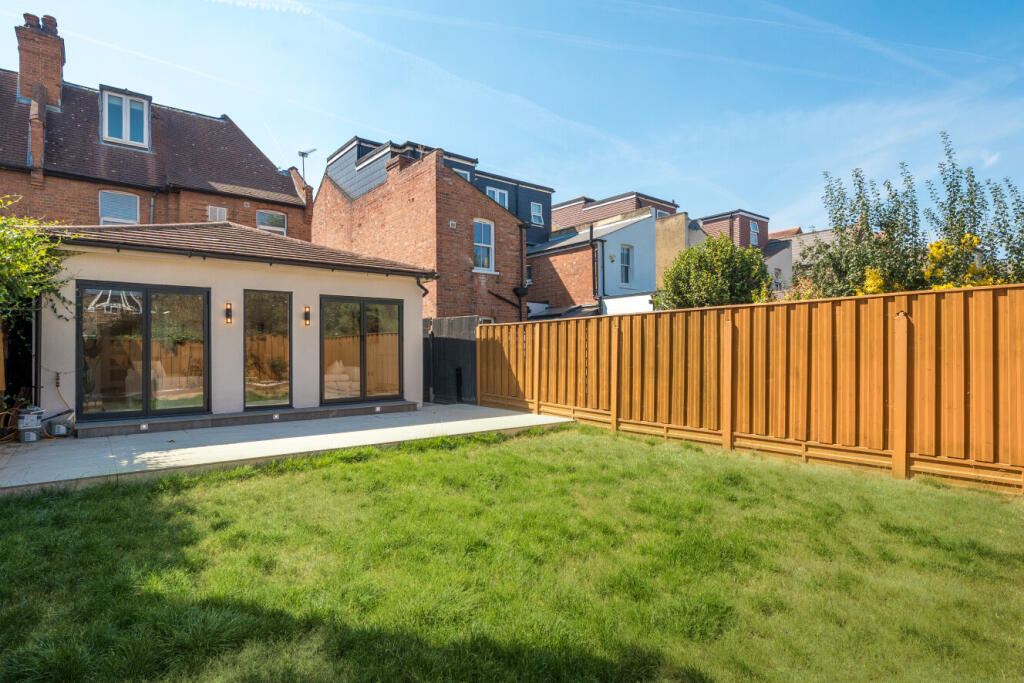 House in London - View 5