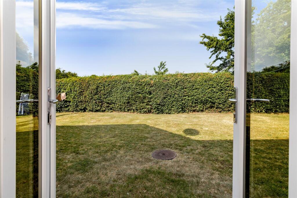Apartment in St Albans, Colney Street, St Stephen - View 4
