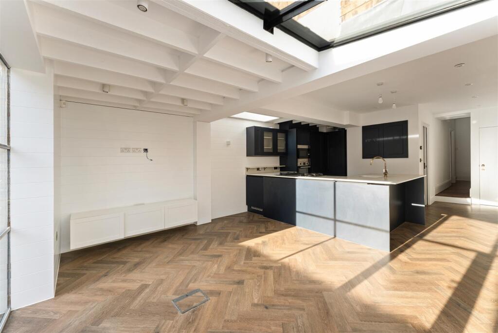 Apartment in London - View 5