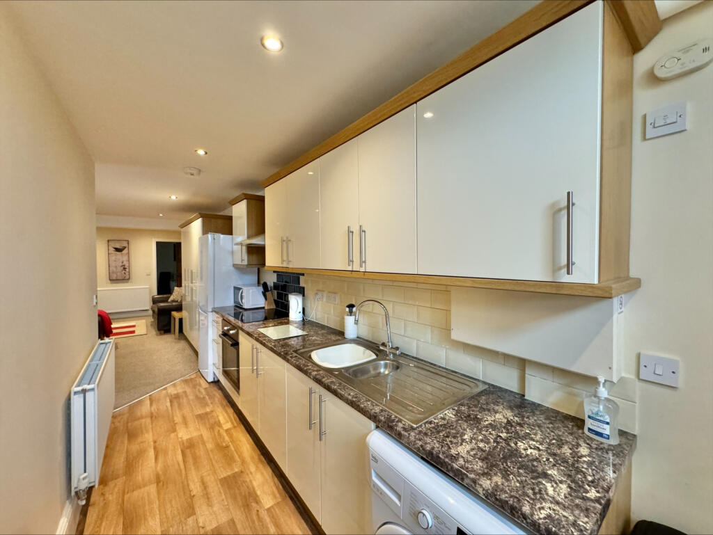 Horseshoe House, High Street, Brotherton, West Yorkshire, WF11 photo 4