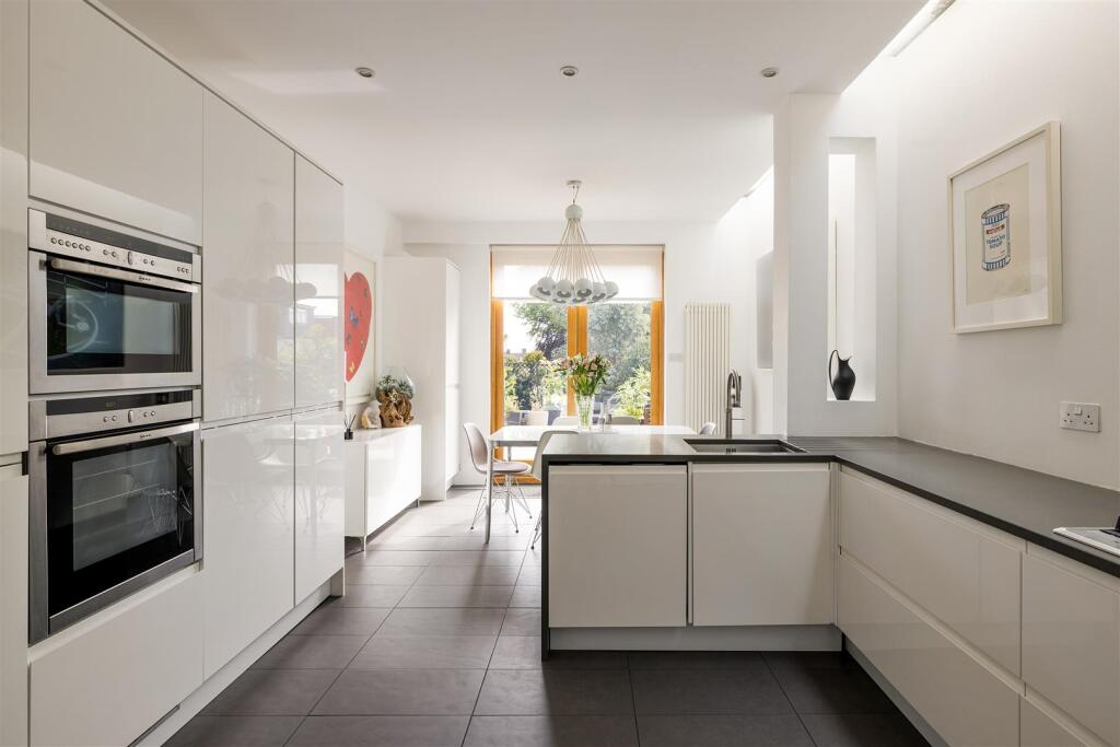 House in London, South Woodford - View 4