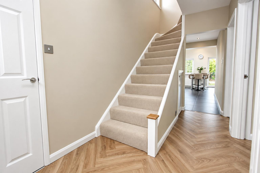 House in Sutton - View 5