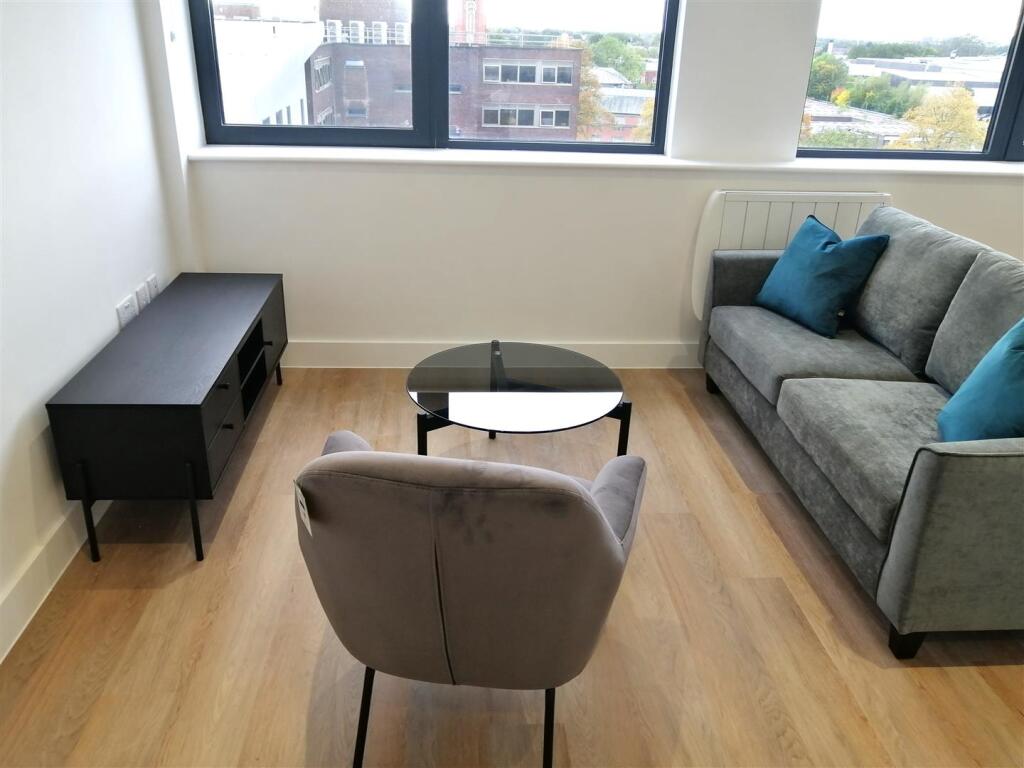 Apartment in Trafford, Gorse Hill - View 5