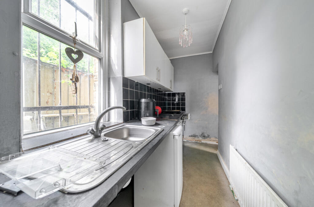 House in Bradford, Thackley, Idle - View 5