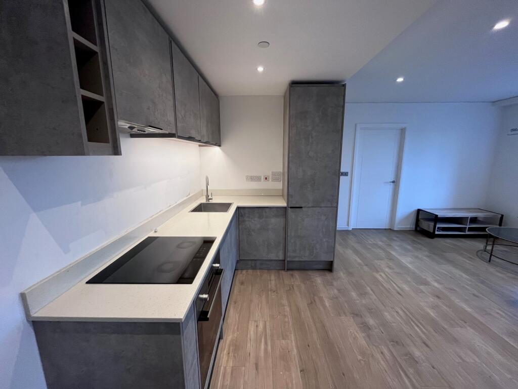 Apartment in Luton - View 5