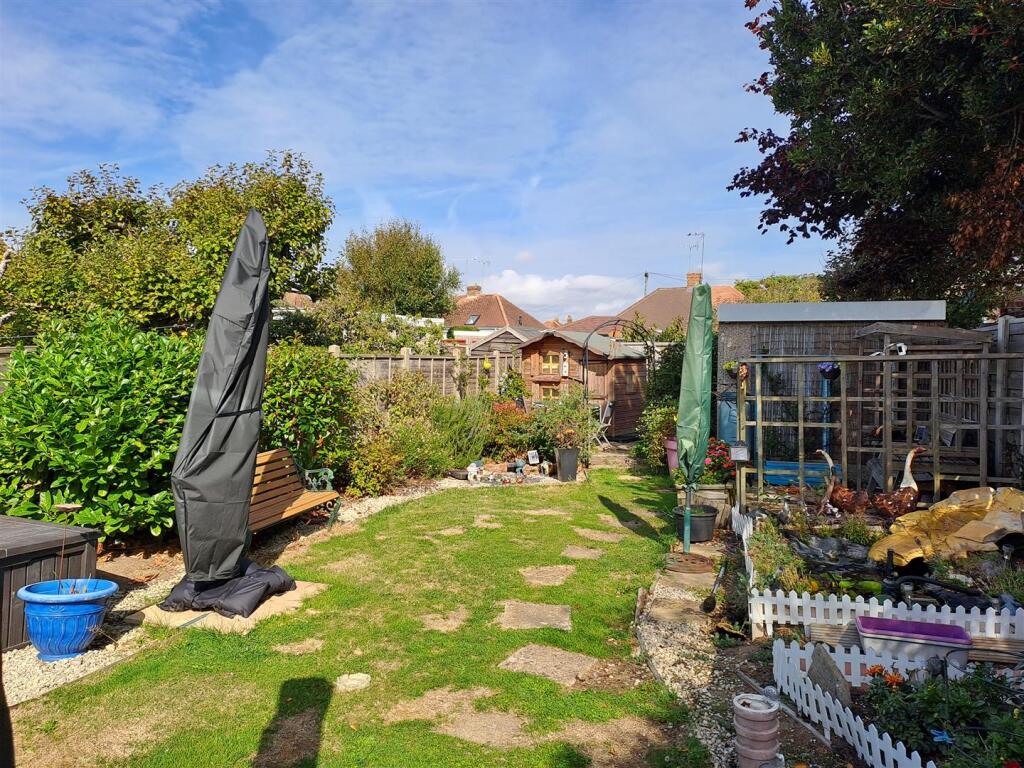 The Crescent, Rustington photo 4