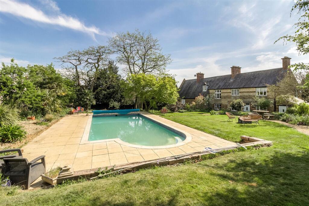 House in Finedon, North Northamptonshire - View 3