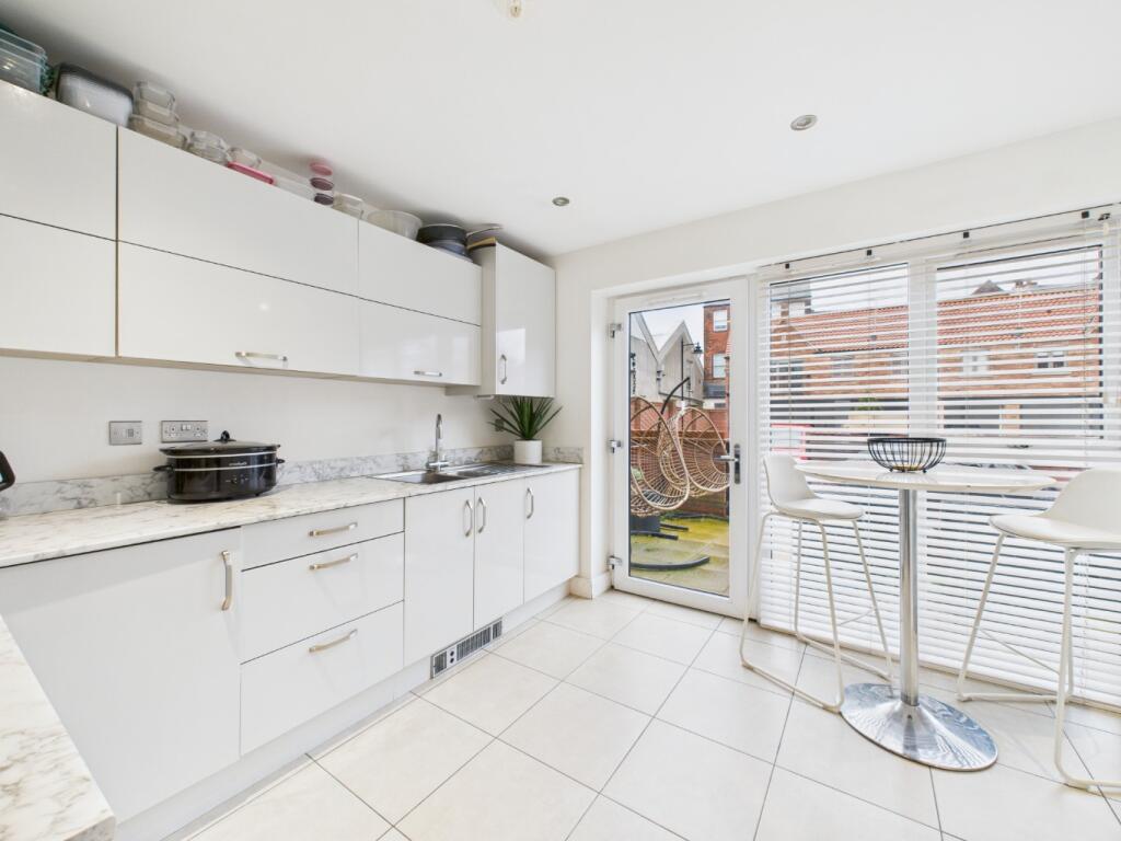House in Hull, Garrison Side, Old Town - View 5