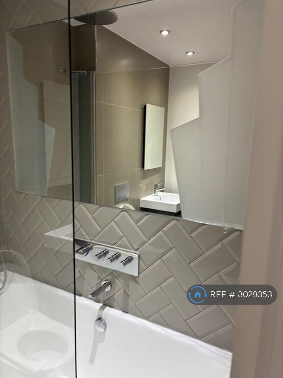 Apartment in Southall - View 3