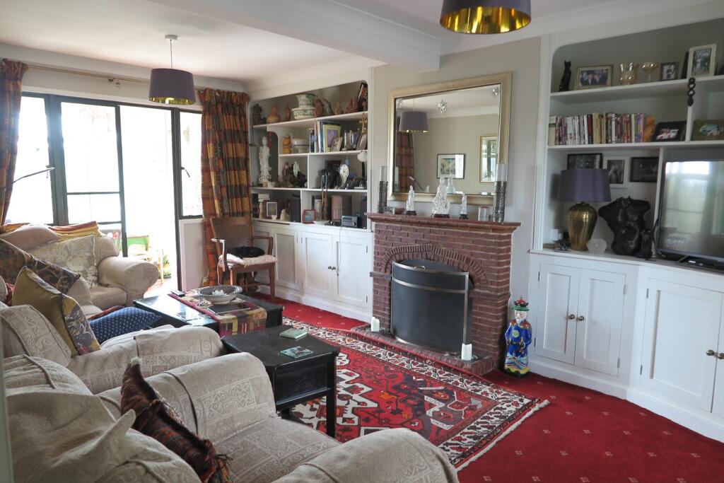 De la Warr Road, Bexhill-on-Sea, TN40 photo 4