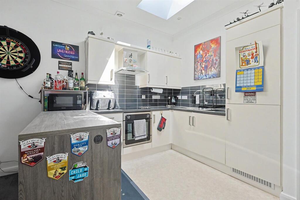 Apartment in Southend-on-Sea - View 3