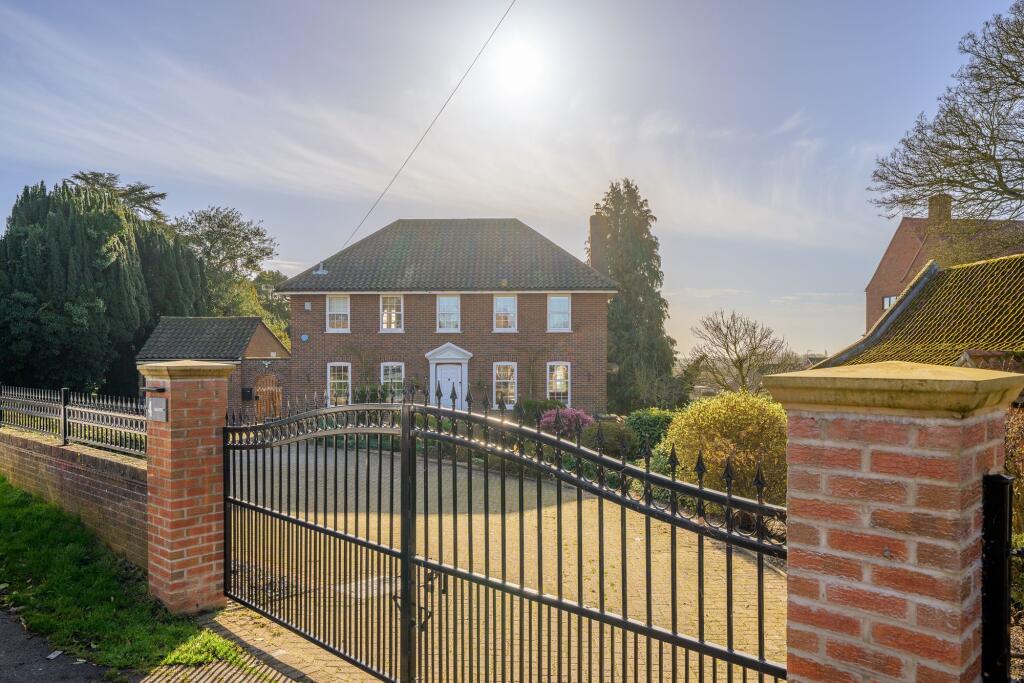 Main image of property: High Street, Burgh Le Marsh, PE24