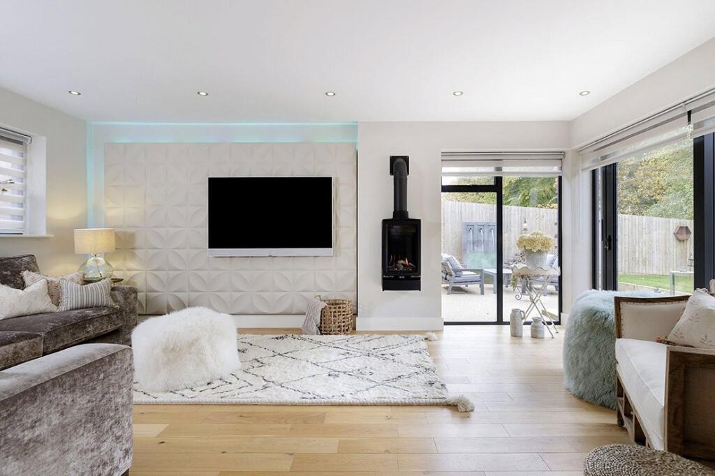 House in Gloucester - View 4