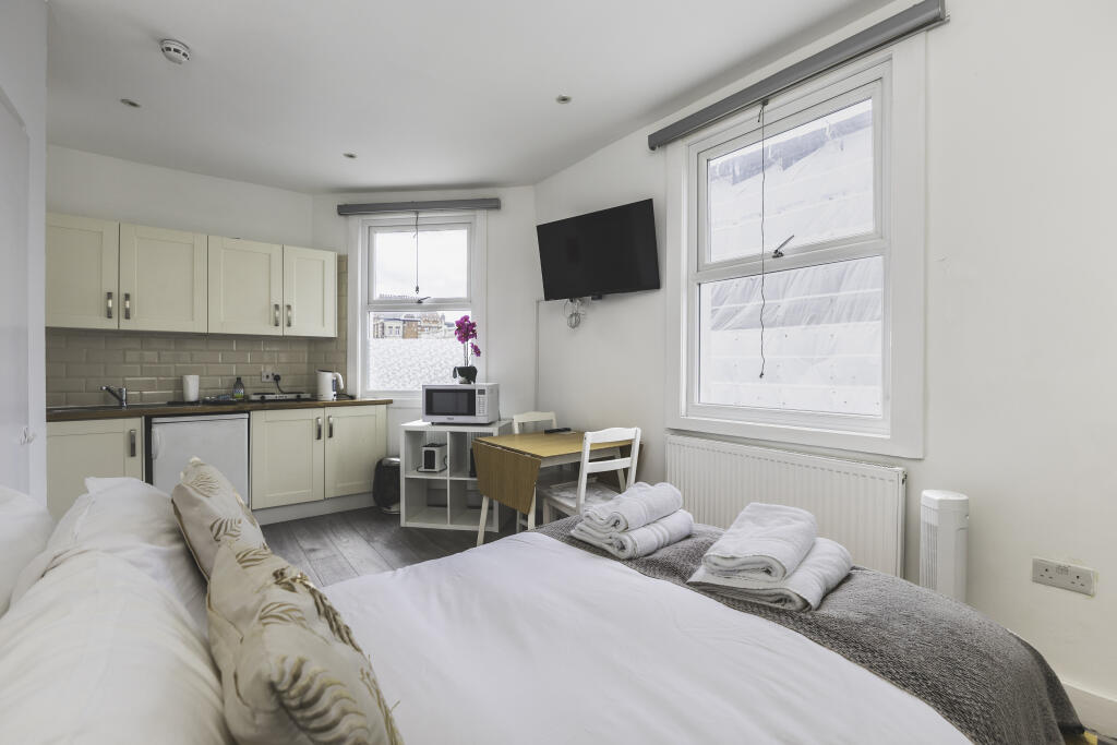 Studio flat for rent
