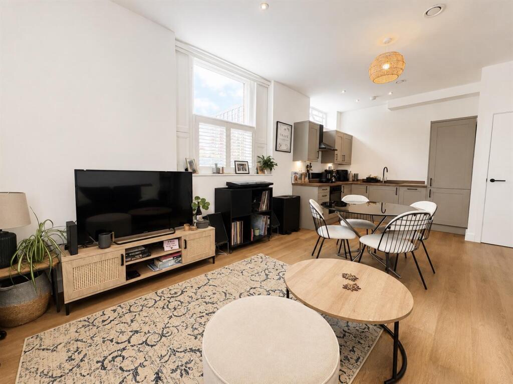 Apartment in Stockport - View 3