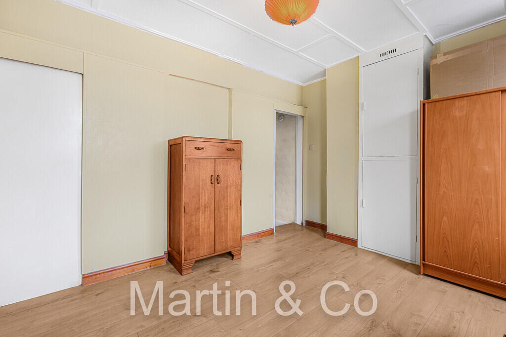 House in Croydon - More