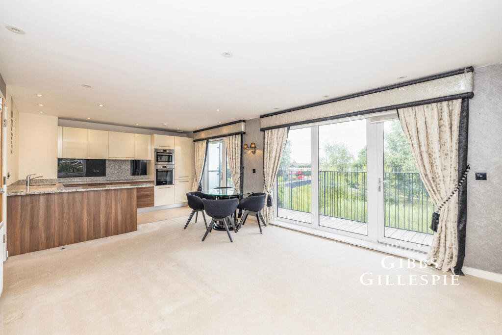 Apartment in London, Stanmore Place, Stanmore - View 2