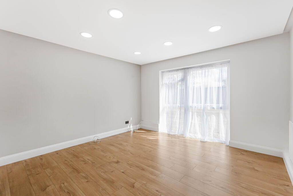 Apartment in St Albans - View 4