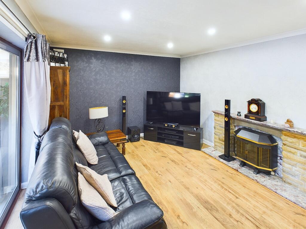 Woodlands Road, Birstall WF17 photo 2