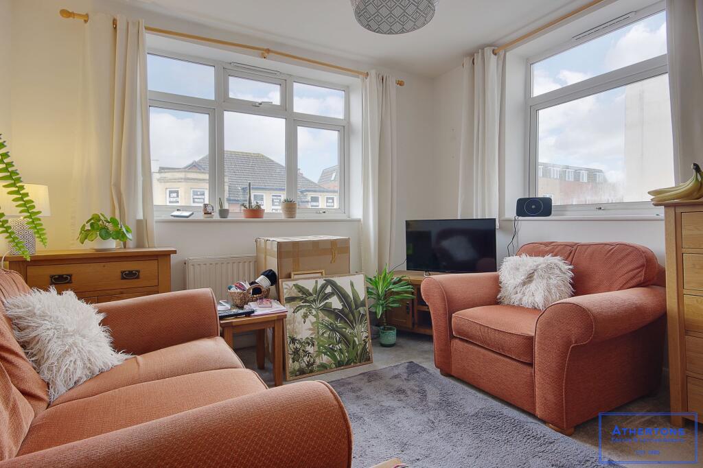 Wimborne Road, Bournemouth, BH9 - More