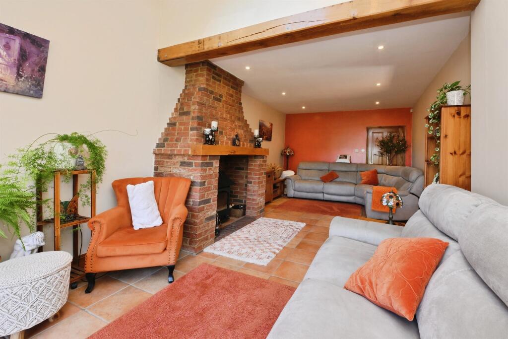 House in Ware, Cold Christmas, Thundridge - View 5