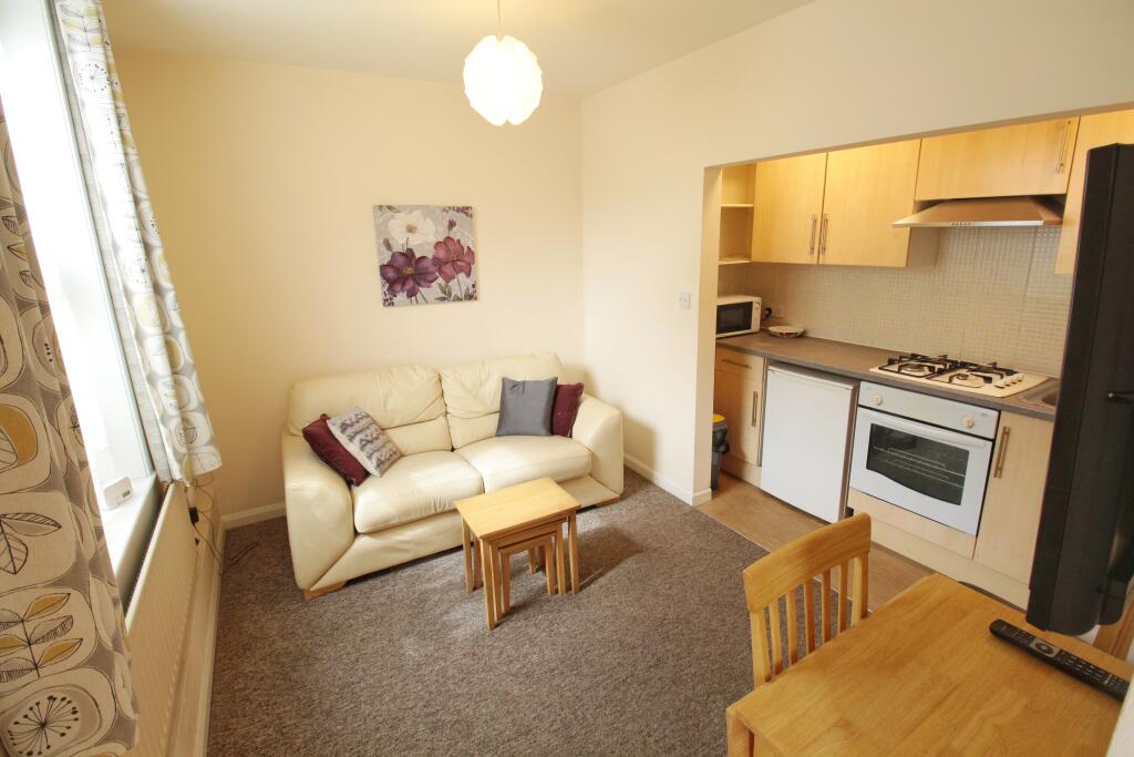 Main image of property: 25 The Avenue, Lincoln, Lincolnshire, LN1 1PD, United Kingdom