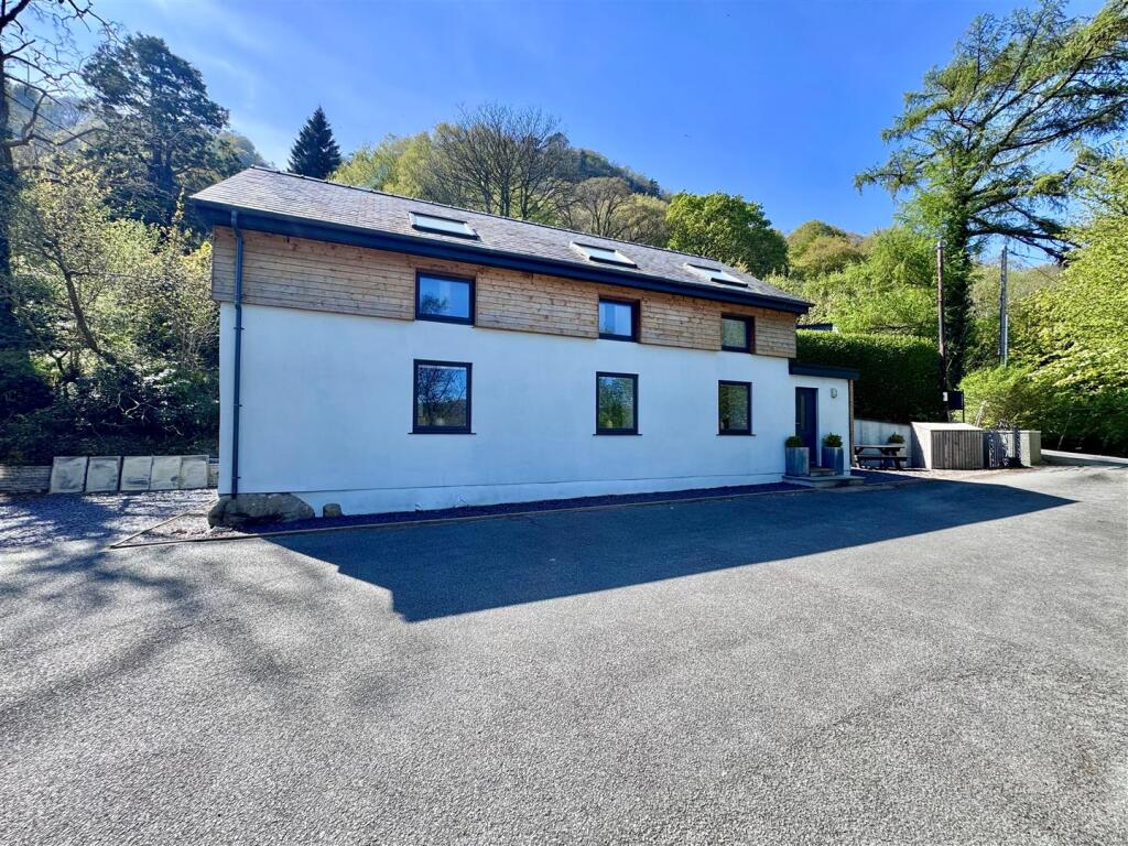 2-bed house on Hillside Cottages, Dolgarrog, Conwy, £250,000