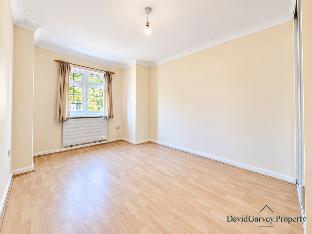 Apartment in Romford - View 5