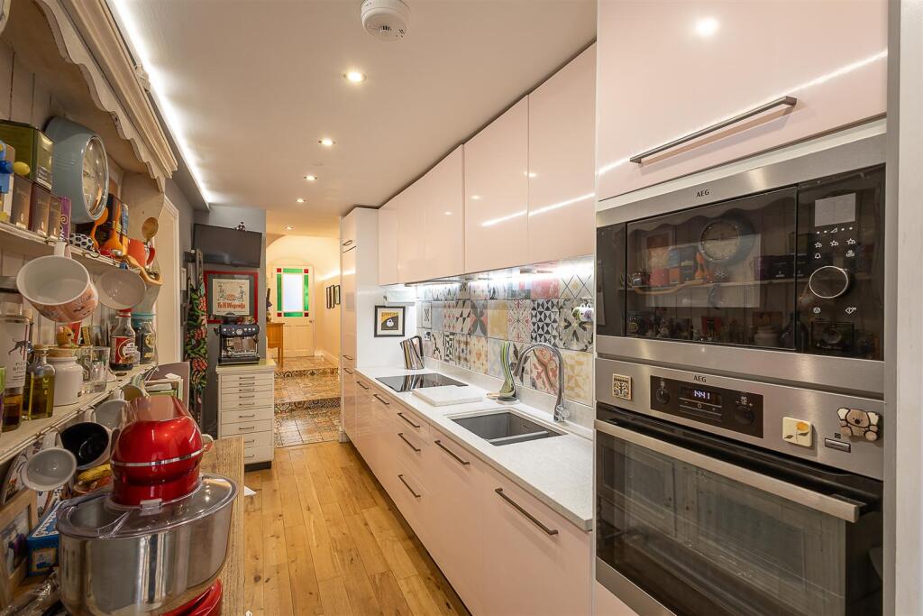 Apartment in North Tyneside, North East - View 5