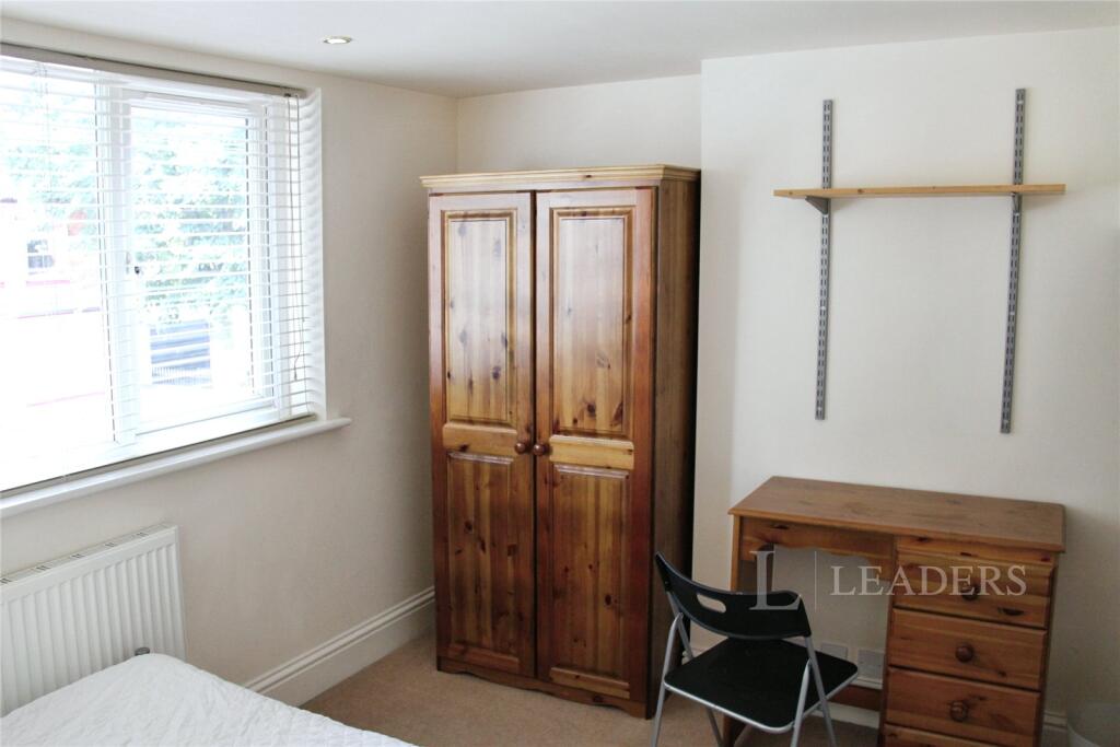 6 bedroom terraced house for rent