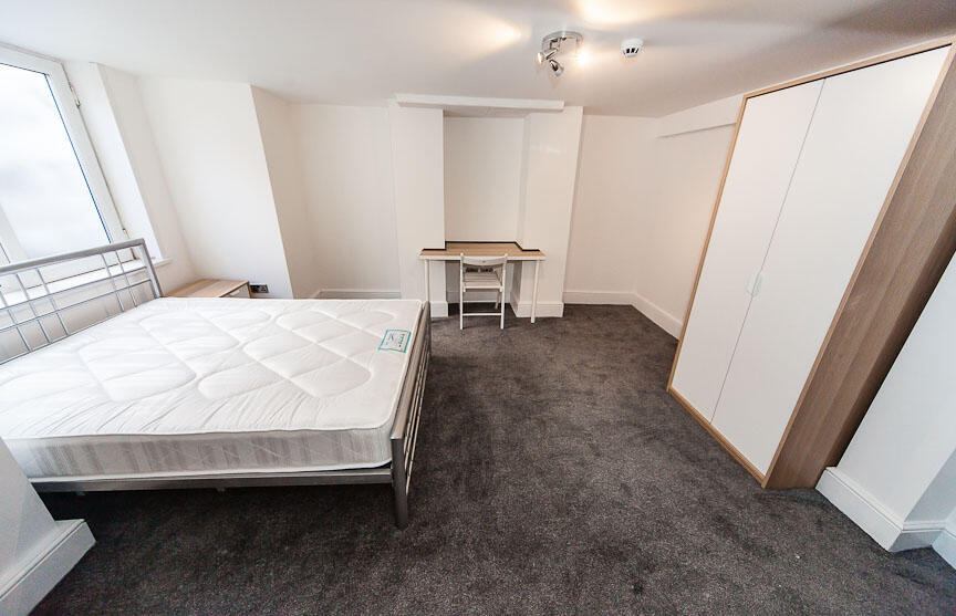 6 bedroom terraced house for rent