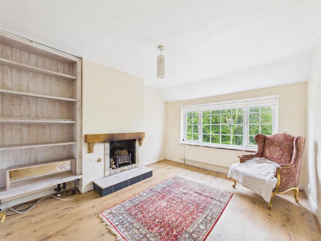 Apartment in Croydon - View 3