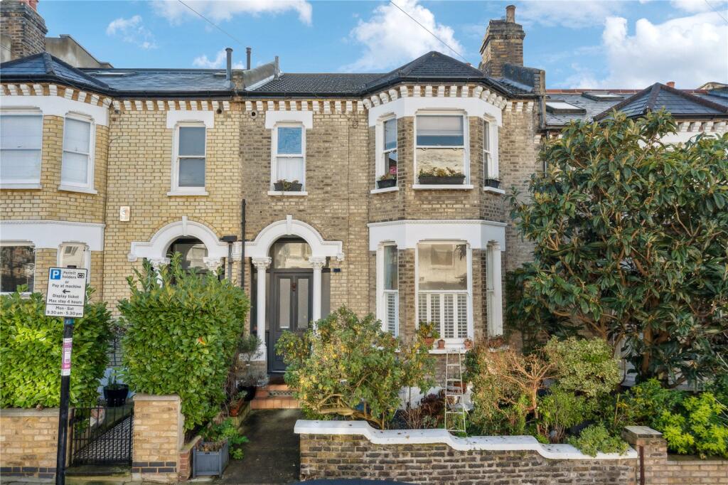 1-bed flat on Bennerley Road, SW11, £675,000
