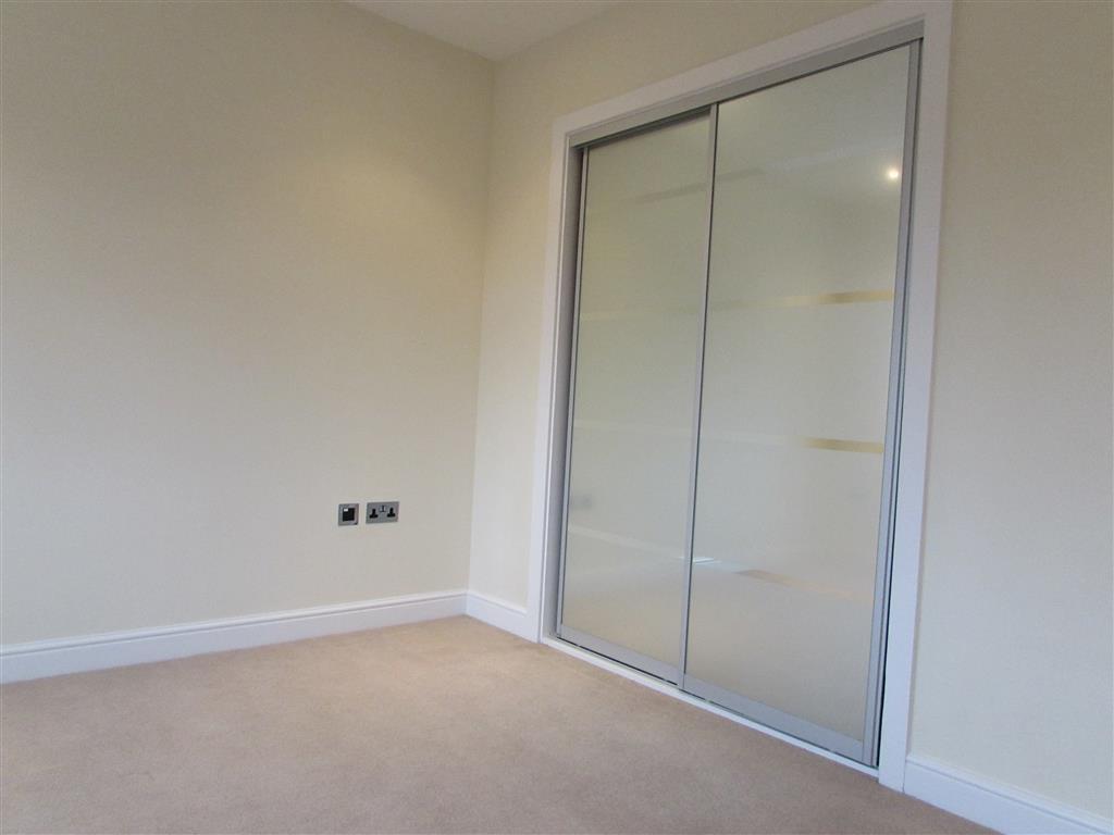 Apartment in Slough - More