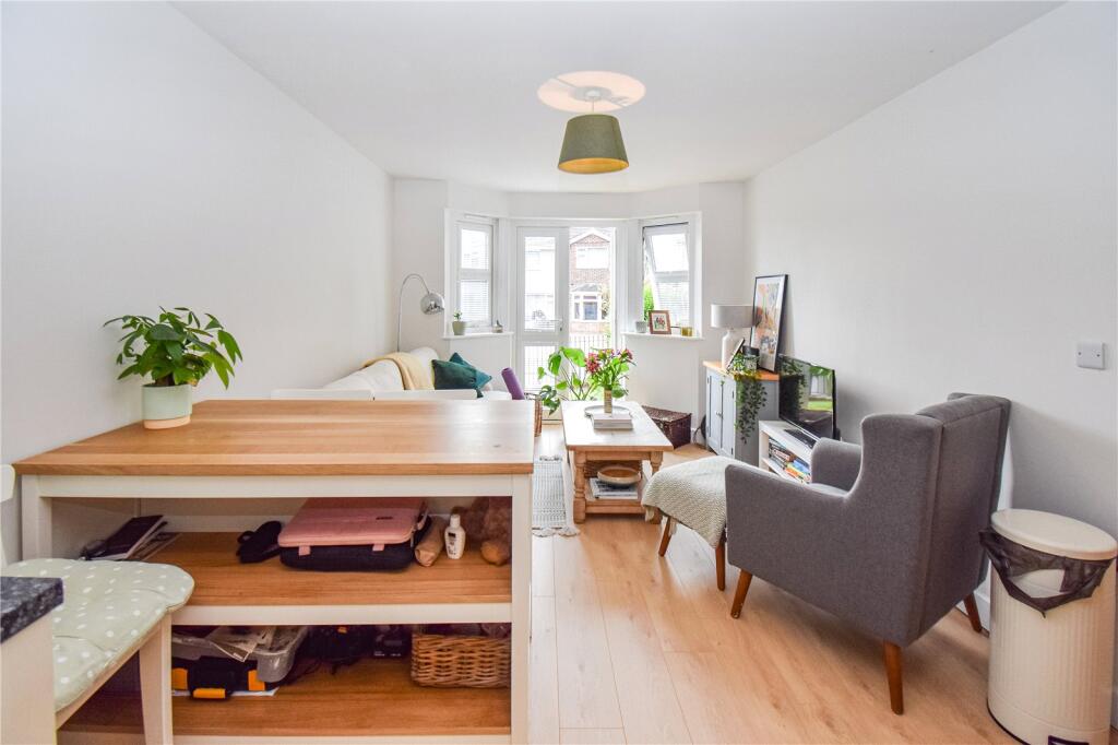 Apartment in Lambourn, West Berkshire - View 3